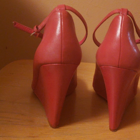 Shoes - Picture 2 of 4